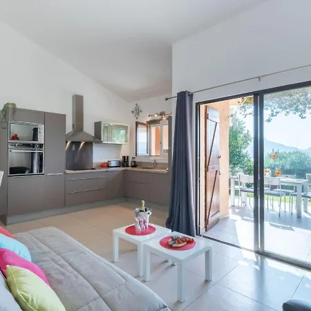 Nyaraló Holiday Santa Giulia Palace